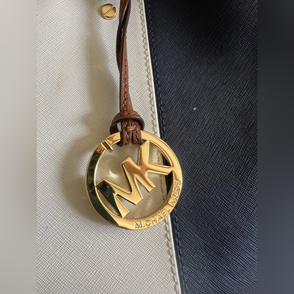 Michael Kors satchel bag - Picture 4 of 7